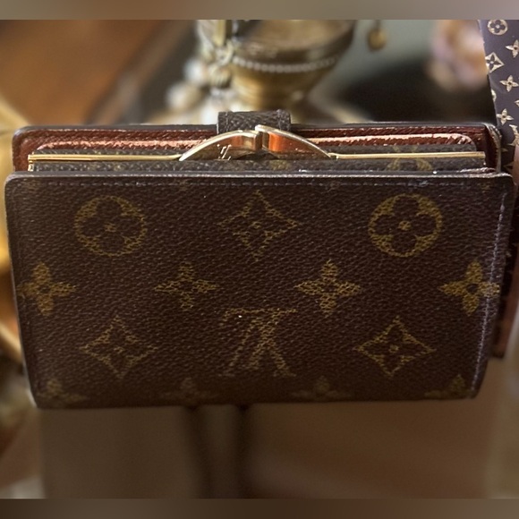 Louis Vuitton Handbags - Louis Vuitton Monogram Porte Kisslock Bifold Wallet